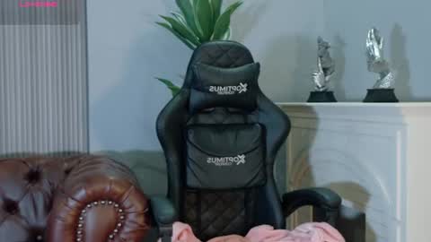 MEGGAN LUXX online show from 15, 7, 2026