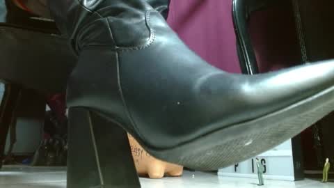 Snapshot of megoddessara chatting on 16, 5, 2026 Goddess Sara online show from 16, 5, 2026