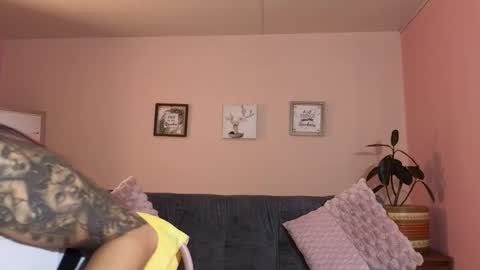 Snapshot of mei_naughtycat chatting on 4, 10, 2025 Mei online show from 4, 10, 2025