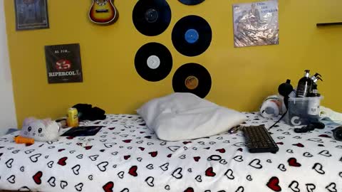 Snapshot of meisevil77 chatting on 27, 4, 2026 MEIS online show from 27, 4, 2026