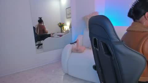 Snapshot of melan_owen chatting on 7, 6, 2026 melan_owen online show from 7, 6, 2026