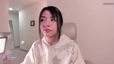 Snapshot of melanie_owo chatting on 12, 11, 2025 Melanie online show from 12, 11, 2025