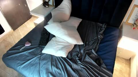 Melanie roux  online show from 2, 4, 2026