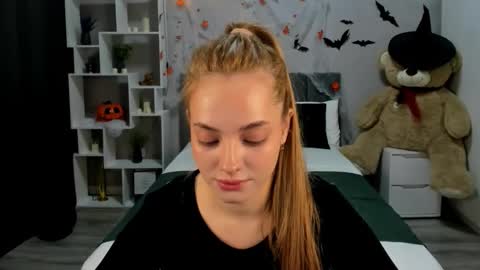 MelanieAlves online show from 5, 11, 2025