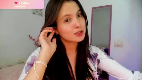 Snapshot of melanieev chatting on 12, 5, 2026 mel online show from 12, 5, 2026