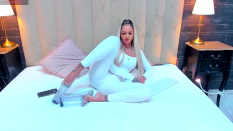 Snapshot of melanielexxx chatting on 19, 12, 2024 OF melanielexxx online show from 19, 12, 2024