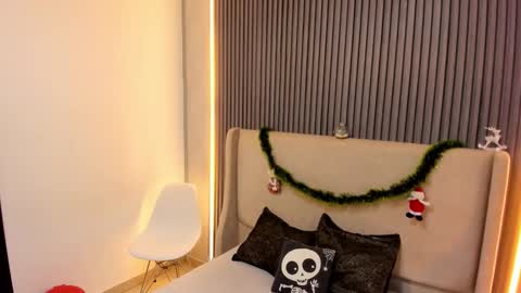 MelanieRoah online show from 22, 12, 2025