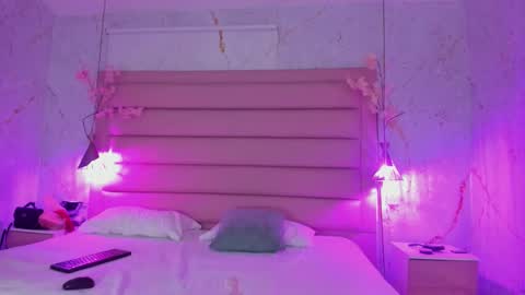 Melanie Roux online show from 29, 11, 2025