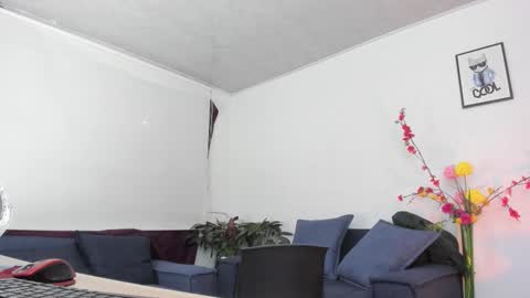 melaniie_roussel online show from 13, 11, 2025