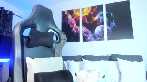 melannia_hills online show from 2, 3, 2025