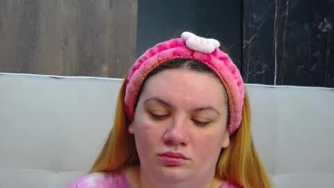 melanniebrown online show from 16, 12, 2025