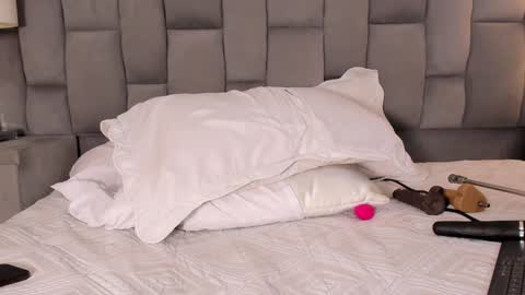 MelanyLuv online show from 8, 12, 2024