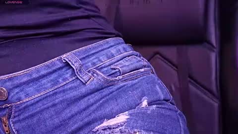 Snapshot of melanny_luv chatting on 21, 4, 2026 MelanyLuv online show from 21, 4, 2026