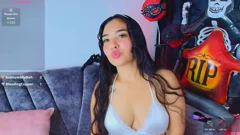    Independent model online show from 23, 10, 2025