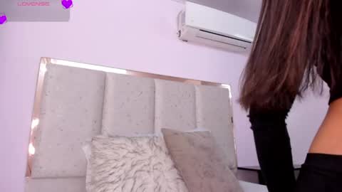 Snapshot of meli_mell chatting on 25, 4, 2026 Meli online show from 25, 4, 2026