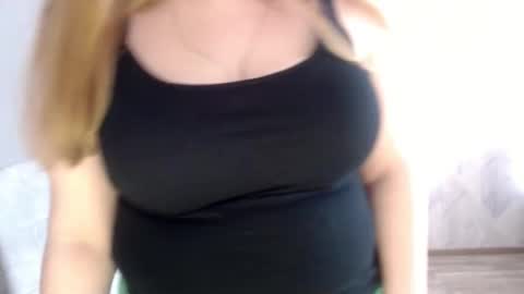 Snapshot of melina_beauty chatting on 7, 3, 2026 Melina online show from 7, 3, 2026