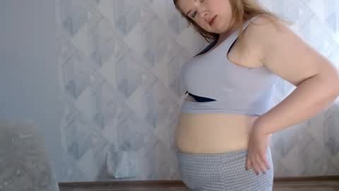 Snapshot of melina_beauty chatting on 17, 4, 2026 Melina online show from 17, 4, 2026