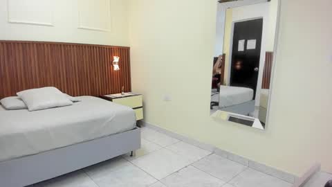 M E L I N A  online show from 15, 9, 2025