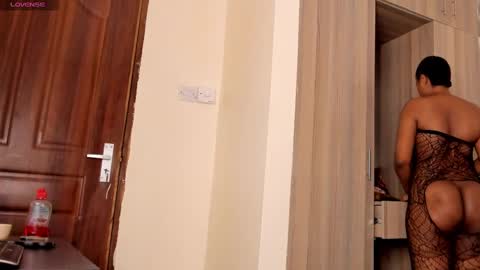 Snapshot of melinda_rosy chatting on 27, 12, 2024 rose online show from 27, 12, 2024