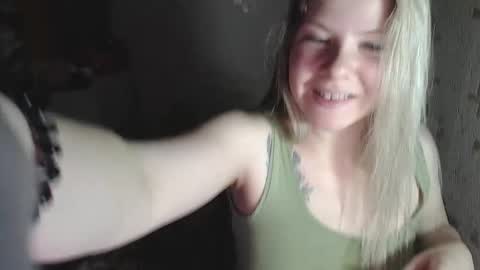 Snapshot of melissa__ray chatting on 4, 12, 2024 Melissa Ray online show from 4, 12, 2024
