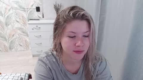 Melissa  Ray online show from 14, 10, 2025