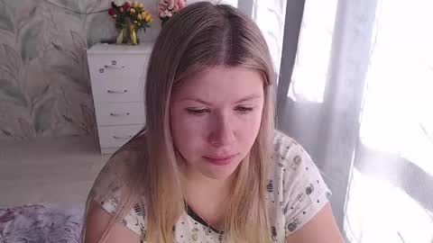 Melissa  Ray online show from 28, 10, 2025