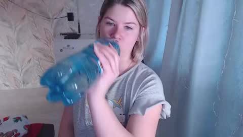 Melissa  Ray online show from 13, 11, 2025