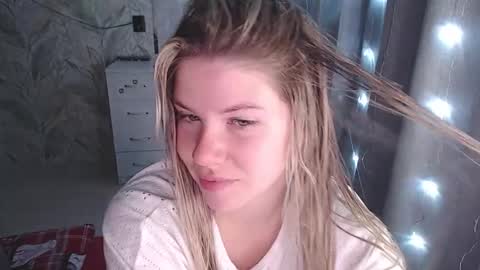 Melissa  Ray online show from 16, 11, 2025