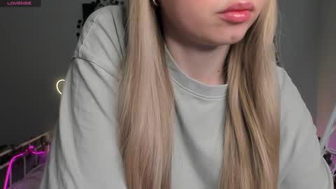 Snapshot of melissa_sshy chatting on 11, 12, 2024 Melissa HOT CONTENT HERE online show from 11, 12, 2024