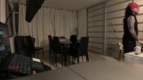 Melkkor Independient Model online show from 17, 11, 2025