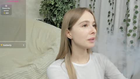 Snapshot of mell_milles chatting on 1, 2, 2025 mell milles online show from 1, 2, 2025