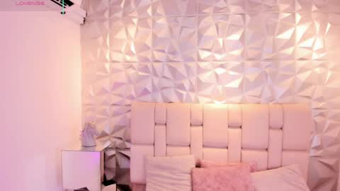  Mell online show from 9, 4, 2026