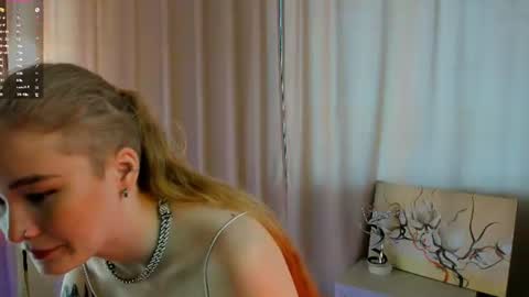 Snapshot of melodievejar chatting on 3, 7, 2026 melodievejar online show from 3, 7, 2026