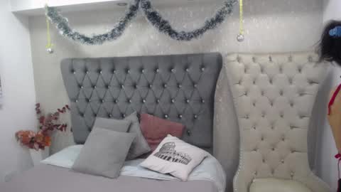 Snapshot of melodiroux_ chatting on 5, 1, 2025 Melodi online show from 5, 1, 2025
