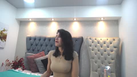 Snapshot of melodiroux_ chatting on 5, 2, 2025 Melodi online show from 5, 2, 2025
