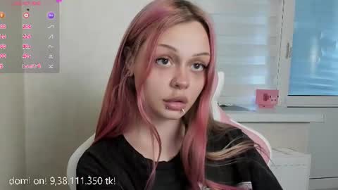 Snapshot of melonipinkbb chatting on 27, 7, 2026 MELONI online show from 27, 7, 2026