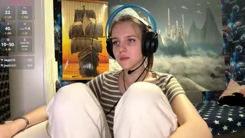 Hi Im Aria 18 years old online show from 27, 11, 2025