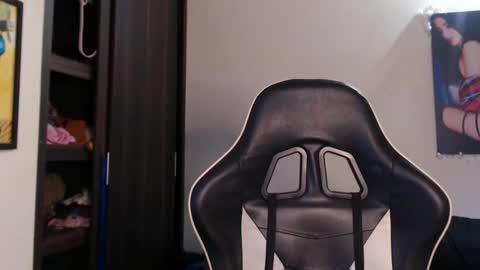 Snapshot of mely_roussex chatting on 2, 3, 2025 mely online show from 2, 3, 2025