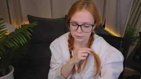 Snapshot of memymee_ chatting on 8, 6, 2026 memymee_ online show from 8, 6, 2026