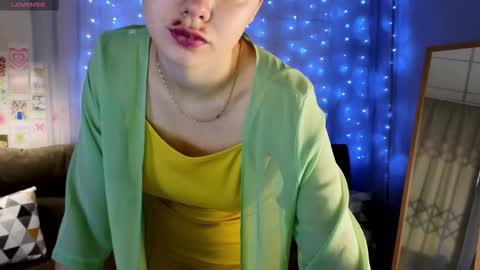 Snapshot of meow_mellie chatting on 15, 9, 2025 meow_mellie online show from 15, 9, 2025