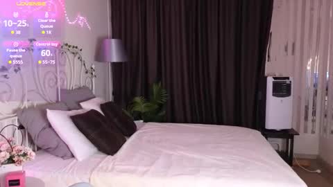 Snapshot of meow_mellie chatting on 24, 9, 2025 meow_mellie online show from 24, 9, 2025