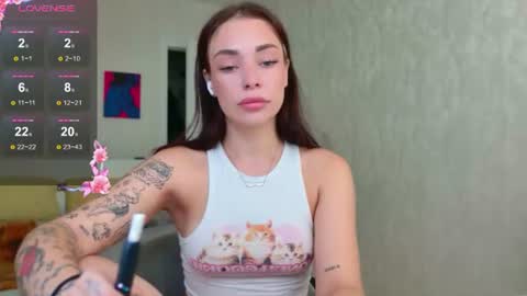 Snapshot of meow_moore chatting on 30, 7, 2026 Megan online show from 30, 7, 2026