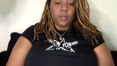 Snapshot of mercedesbuxxx chatting on 22, 11, 2025 mercedesbuxxx online show from 22, 11, 2025