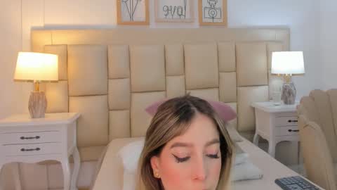 Snapshot of meredit_lane chatting on 11, 12, 2024 online show from 11, 12, 2024
