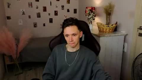 Snapshot of meverik_oushen chatting on 18, 6, 2026 MEVERIK OUSHEN online show from 18, 6, 2026