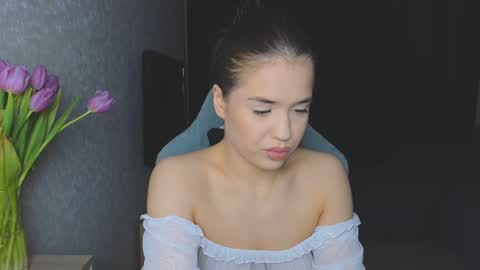 Mia online show from 10, 3, 2025