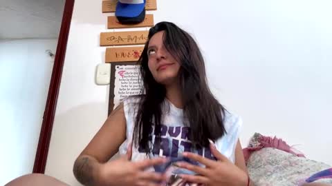 Mia  online show from 15, 12, 2024