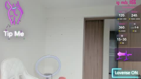 Mia adams  online show from 8, 2, 2025