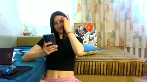 Snapshot of mia_beauti_live chatting on 4, 6, 2026 mia_beauti_live online show from 4, 6, 2026