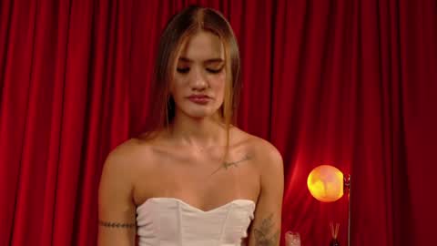 Mia Benett  online show from 20, 4, 2026